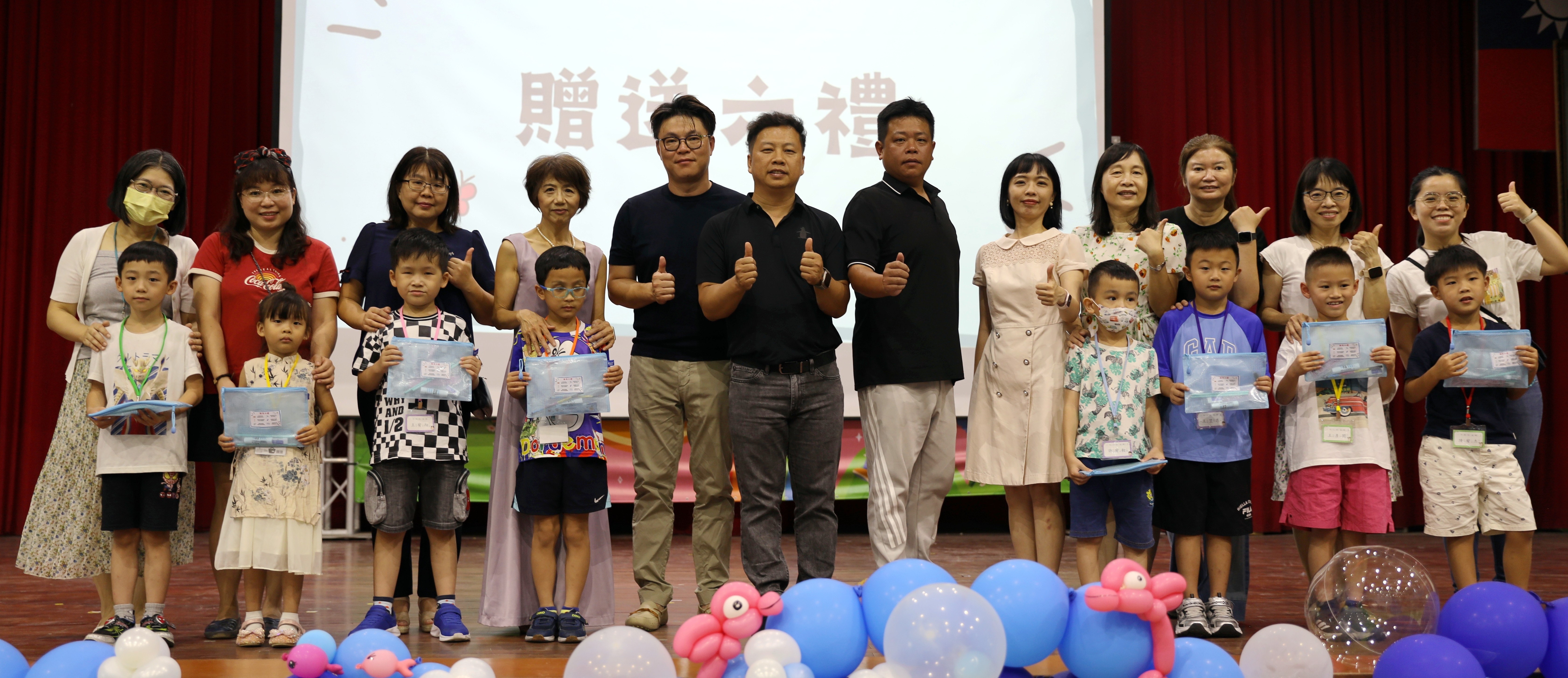 親愛的一年級新鮮人、幼兒園新生，歡迎加入梧棲國小大家庭！今天的典禮滿滿的驚喜與祝福～